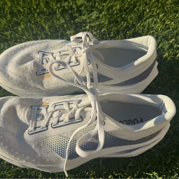 New Balance Women's FuelCell Rebel V4 'White Grey' WFCXCM4 Running Size 8.5 - Picture 2 of 6